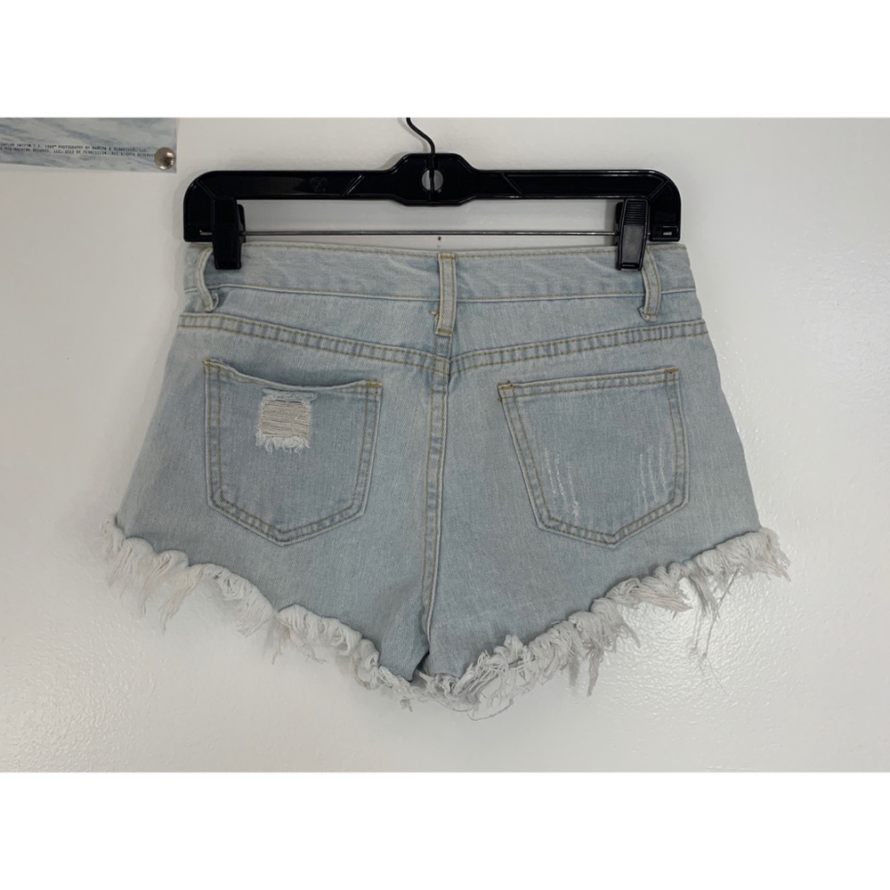 Distressed shorts - Picture 2 of 5